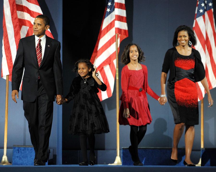 senator-barack-obama-with-his-daughters-sasha-and-malia-and-news-photo-97286018-1537471340.jpg?crop=1xw:1xh;center,top&resize=480:*