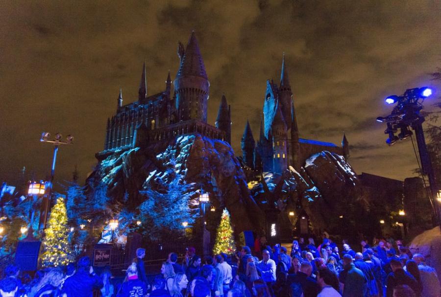 Harry-Potter-Christmas-Hogwarts-Universal-London.jpg