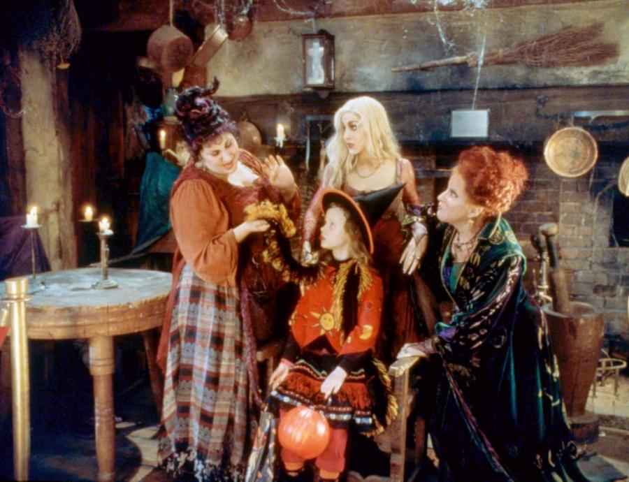 Sarah-Jessica-Parker-Favorite-Hocus-Pocus-Scene.jpg