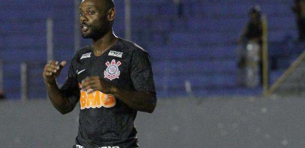 vagner-love-lamenta-chance-perdida-durante-partida-do-corinthians-contra-o-ferroviario-na-copa-do-brasil-1549586038631_v2_615x300.jpg