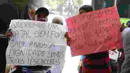 20dez2018---pescadores-e-familiares-de-mage-rj-protestam-contra-vazamento-de-oleo-que-afetou-os-manguezais-da-baia-de-guanabara-em-frente-a-transpetro-no-centro-do-rio-de-janeiro-1545330231030_v2_450x253.jpgx