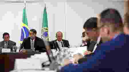 19fev2019---o-presidente-jair-bolsonaro-voltou-a-conduzir-a-reuniao-do-conselho-de-governo-a-primeira-dele-apos-a-internacao-1550588323762_v2_450x253.jpgx