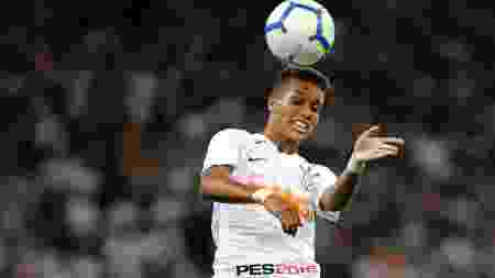 pedrinho-sobe-para-cabecear-a-bola-durante-partida-do-corinthians-contra-o-avenida-rs-na-copa-do-brasil-1550713893887_v2_450x253.jpgx