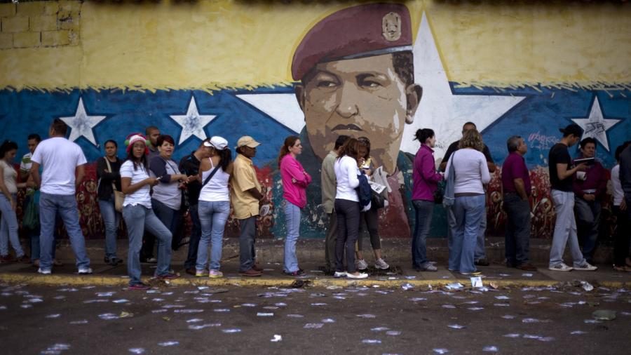 muro-com-imagem-do-presidente-hugo-chavez-em-caracas-1519055300365_1920x1080.jpg