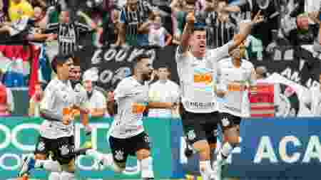 danilo-avelar-comemora-gol-do-corinthians-sobre-o-sao-paulo-1555876052513_v2_450x253.jpgx