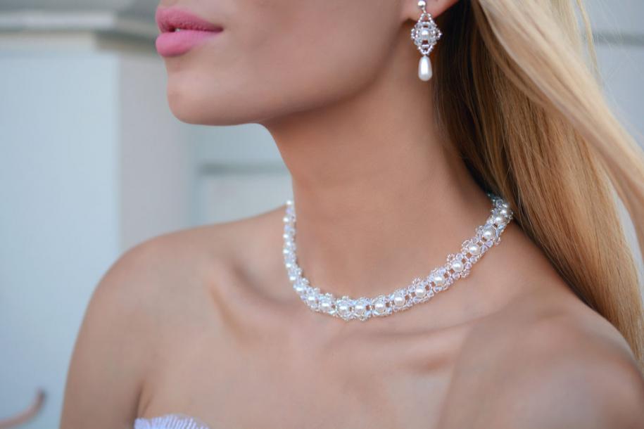 woman-wearing-pearls-1024x683.jpg