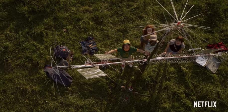 looks-like-Dustin-roped-his-friends-helping-him-build-DIY.png